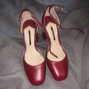 Red blocks heels